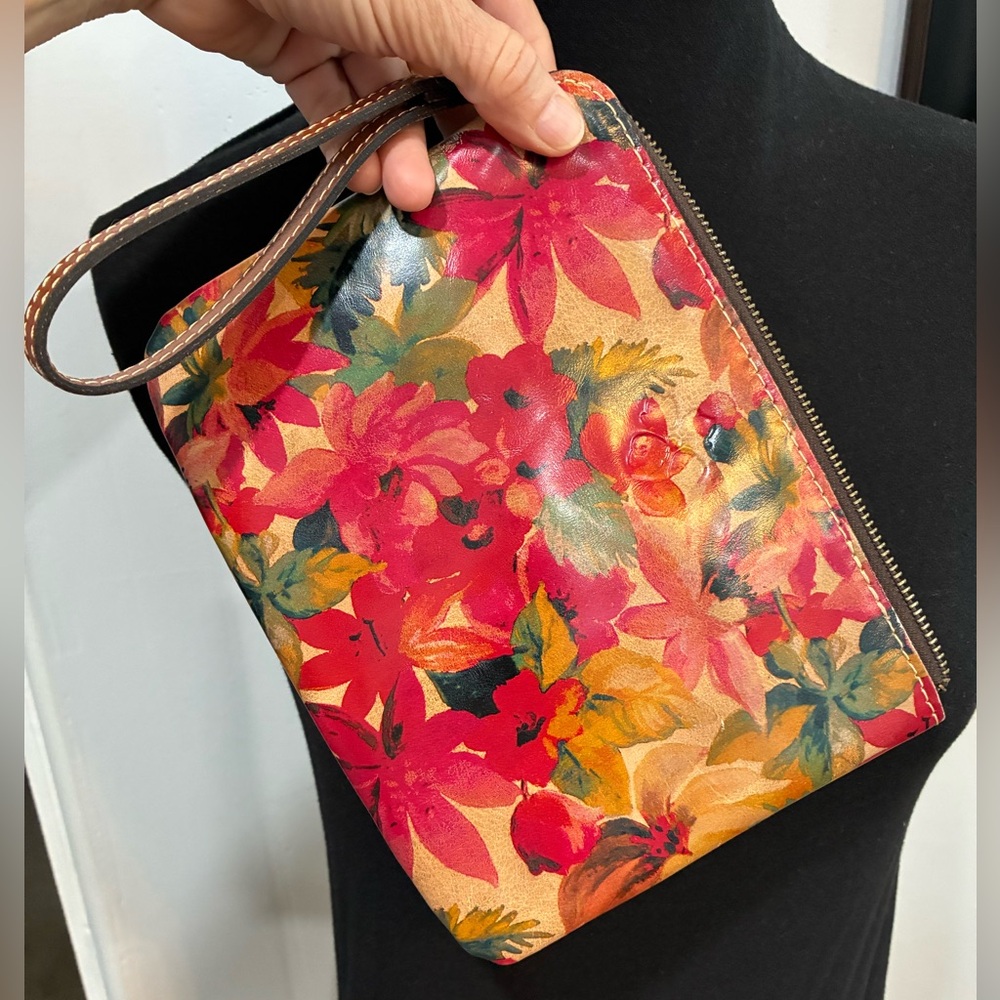 NWOT Patricia Nash Floral Zip Wristlet Clutch - Red Multicolor - Picture 3 of 8